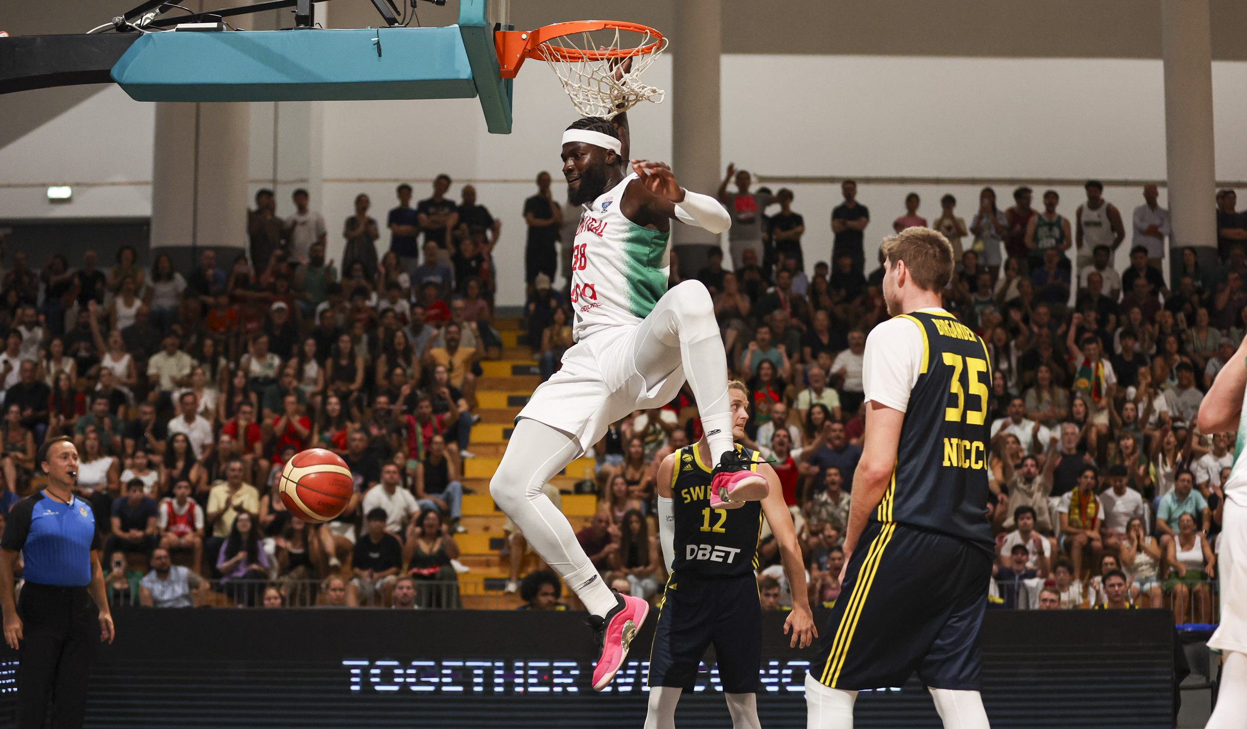 Seleção lusa de basquetebol conquista torneio em Braga com dois mil nas bancadas