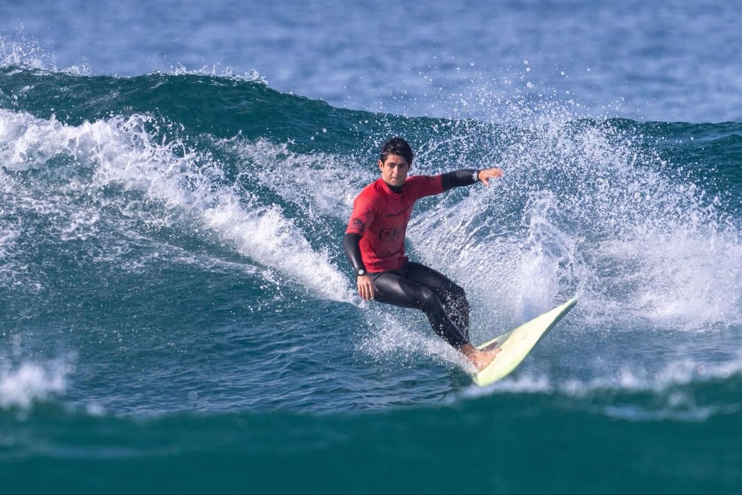 Surfista português António Dantas sagra-se campeão europeu de longboard