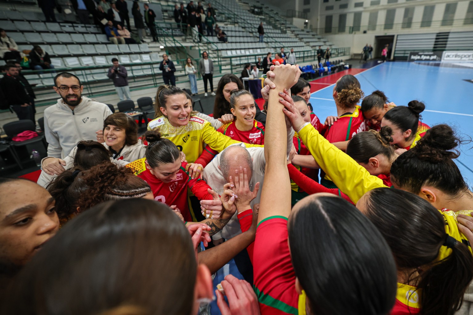 Seleção feminina de andebol continua “firme” na corrida ao Europeu de 2026