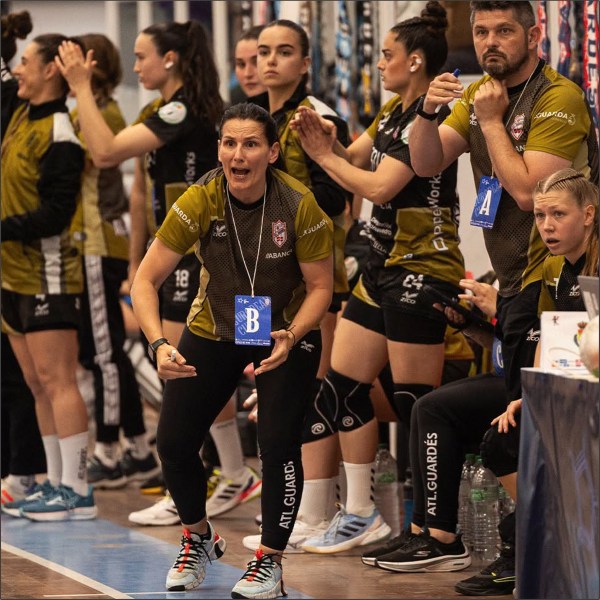 Treinadora portuguesa Ana Seabra vence a EHF European Cup Women ao serviço do Atlético Guardés